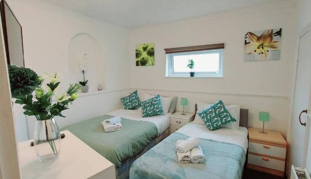 Gilling Villa Remarkable 4-Bed House in Gillingham