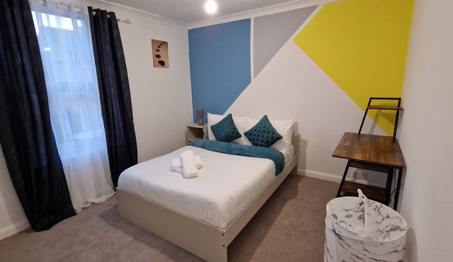 Gillingham Home - Sleeps 4 - Comfort & Convenience