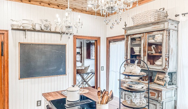 Gilmore Manor. Luxury Group Stay. Prime downtown location. 5 Min to Cedar Point.