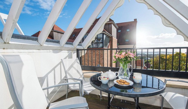 Giltar View, holiday property Tenby, Sleeps 5, 3 bedrooms, bathrooms