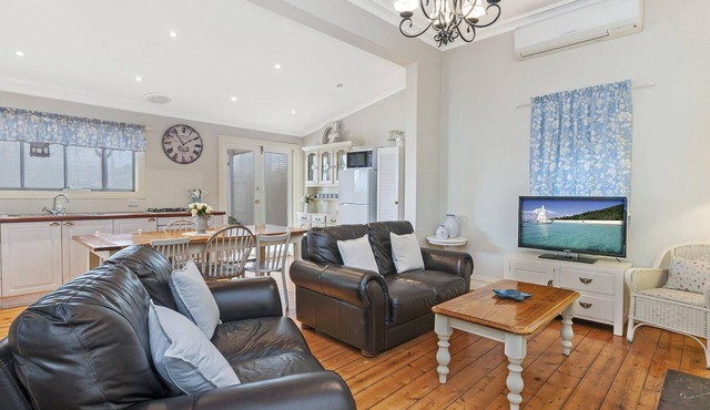 Ginabella - a central cottage that sits in the heart of town