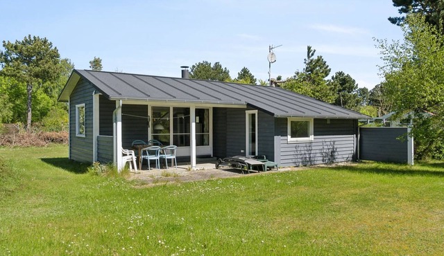 "Ginette" - 500m from the sea by Interhome