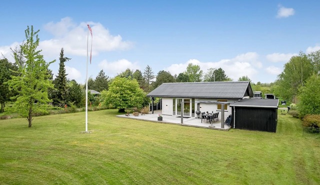 "Ginie" - 600m from the sea by Interhome