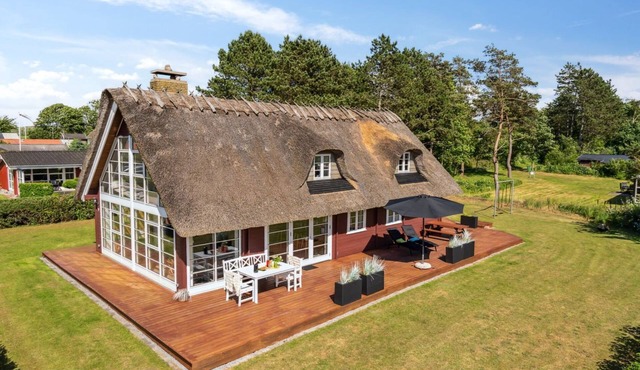 "Ginnie" - 300m from the sea by Interhome