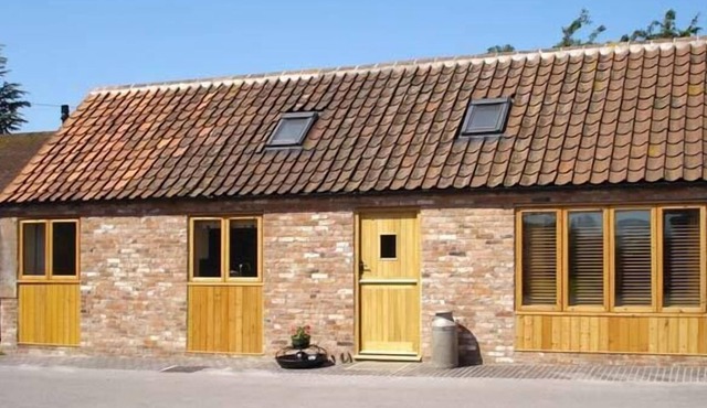GINNY'S BARN, pet friendly, character holiday cottage in Askham