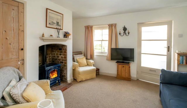 Ginny’s Cottage - sleeps 4 guests in 2 bedrooms