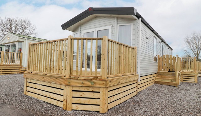 GIORGIO, family friendly, with hot tub in Warton, Lancashire