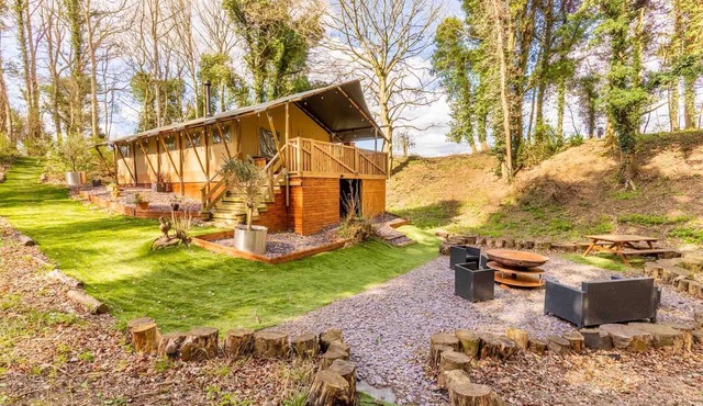 Giraffe Enclosure - Norfolk Holiday Properties