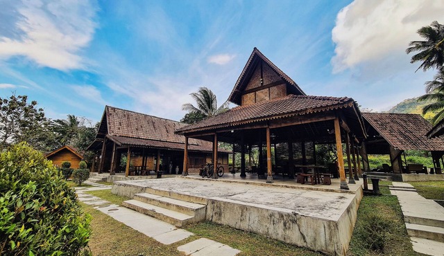 GIRI TENGAH RESORT BOROBUDUR