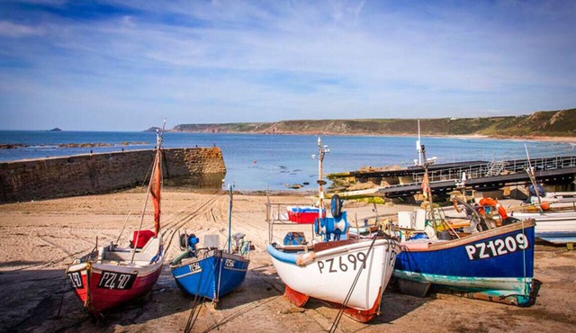 Girl Annie, Beach Cottage, Great Sea-Views, Garden