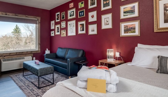 Girls’ Getaway | Free Parking | Simple Comfort