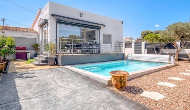 Gironés by Interhome