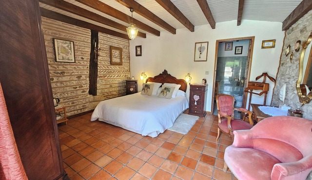 Gironde" guest room, swimming pool and Nordic bath