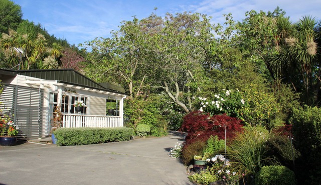 Gisborne guest house/cottage with a rural setting