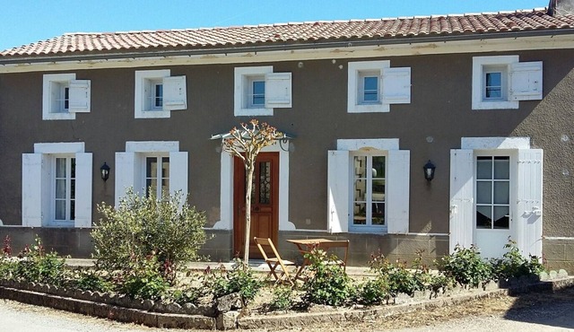 Gite DE Robin - Saint-christophe-des-bardes