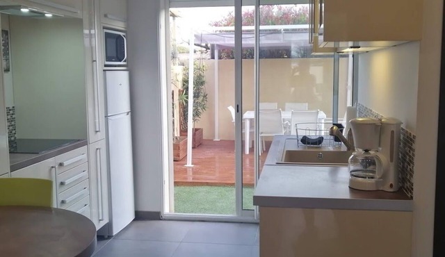 Gîte 1 bed, sleeps 3, garden and parking, small swimming pool, 15 mins from the sea.