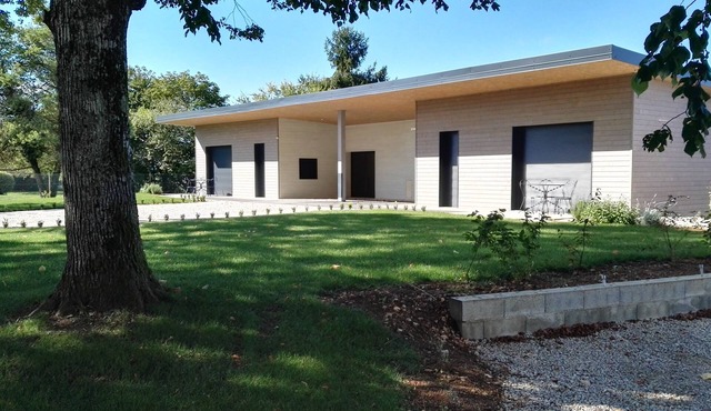Gîte 1 bungalow, wooded, enclosed and secure grounds.