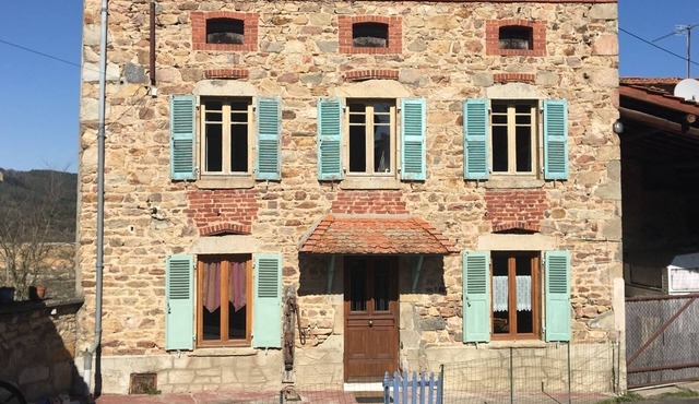 Gîte 100 m2 with enclosed grounds, walks from the hamlet in the Issoire sector