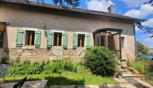 Gite 15 pers. former abbey farmhouse, animals live on site