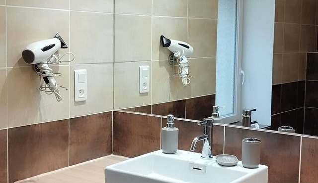 Gite 2/3 persons between Provence and Ardèche, swimming pool, river, petanque