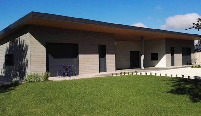 Gîte 2 bungalows, wooded, enclosed and secure grounds.