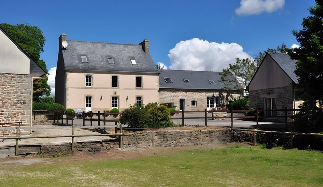 Gite 2 - Lopéau Holiday Homes with Pool and Spa