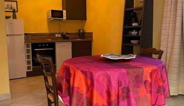 Gite 2 persons with patio, swimming pool, la closerie de Besocia (site)