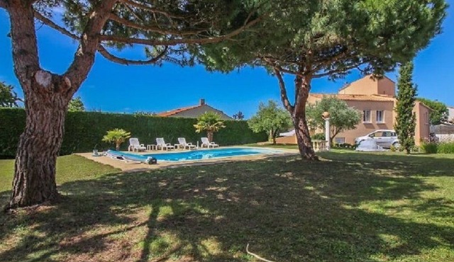 Gîte 3* private swimming pool, large garden, 300m from the beach