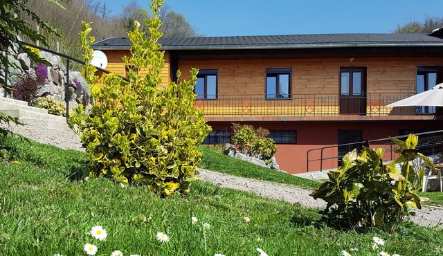 Gite 3* : terrace, 1500 m² of garden, city center only 5 min on foot
