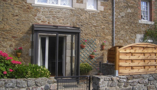 Gite 4 pers ST-LUNAIRE. 10 mn walk from beach and center