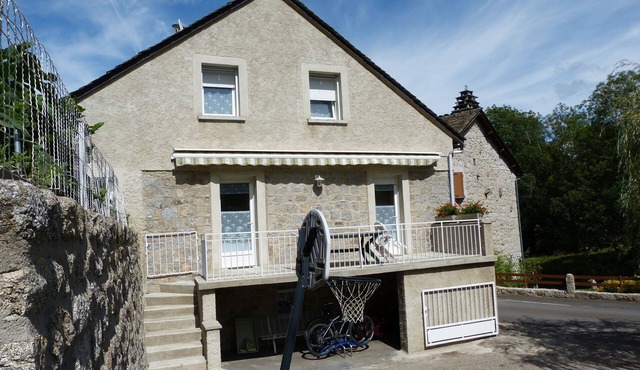 GITE 4 PERSONS located in the foothills of Aubrac.