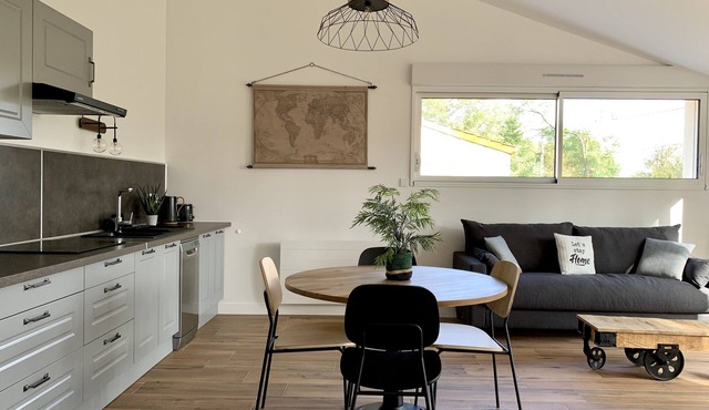 Gîte 50m2 with enclosed garden, dog welcome, 15 mn from beaches, king size bed