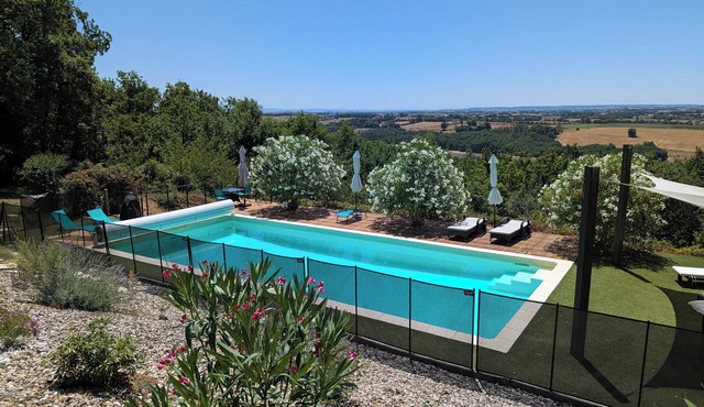 Gite 6 p, swimming pool and countryside, in Albi under the Tarn sun