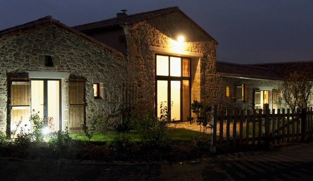 Gite 6km from puy du fou with private pool and disabled accessible jacuzzi