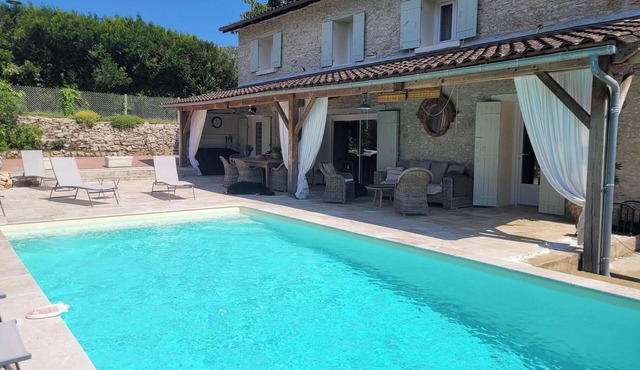 Gite 7 Personnes Piscine Privée. Animaux de Compagnie Acceptés