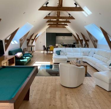 Gite 8-10 pers, 4 chambres, billard, jardin