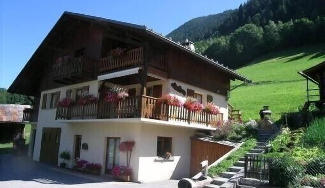 Gite 8 people, spacious with panoramic views, Arêches (73)