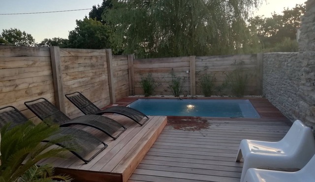 GITE 8 persons 15 min walk from the beach with swimming pool and spa