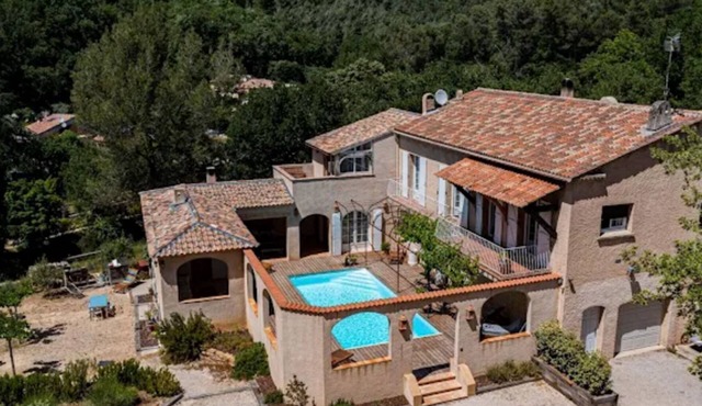 Gîte 8 pers air-conditioned, 3 bedrooms with bathrooms, private pool. Peaceful