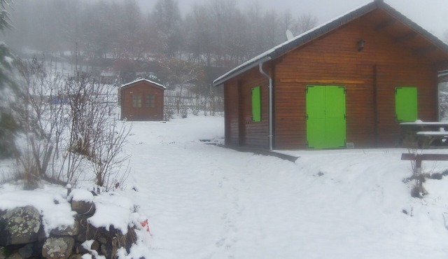 GITE A LA CAMPAGNE near Monts du CANTAL Hiking, skiing, pets welcome