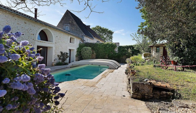 Gîte “À La Tite Boulite” with Shared Pool, Private Terrace, and Wi-Fi