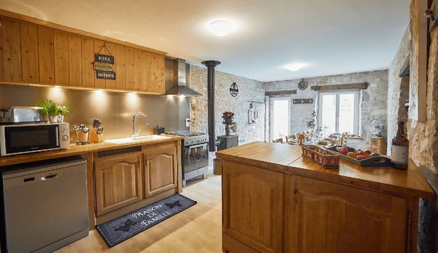 Gite Abricosy du Jura: Holiday home for 6 people between Arbois and Salins les B