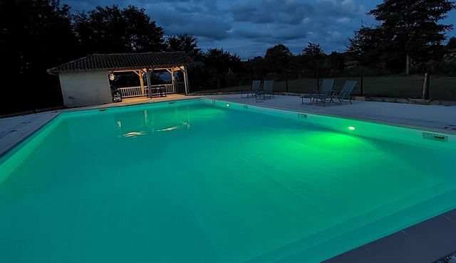Gîte Acacia, swimming pool and table d'hôtes in the Gers countryside