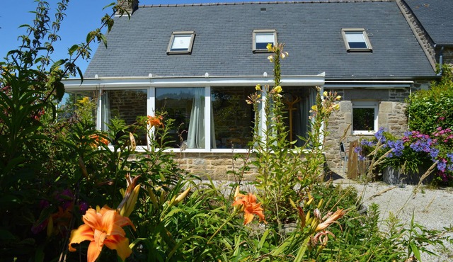GITE AGAPANTHE, Kerguével, Plon-Porzay, near Locronan and beaches.