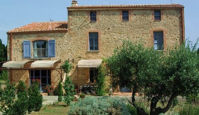 GITE air-conditioned near Perpignan, maxi 9 Pers, Garden with trees, Swimming pool 5x10, wifi