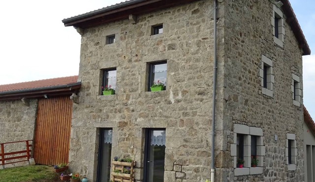 Gîte “Airellier Du Pilat” with Mountain View, Private Terrace, and Wi-Fi