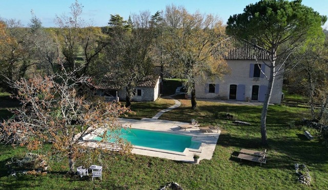 Gîte and pool south of the LOT/2 pers/Glycine