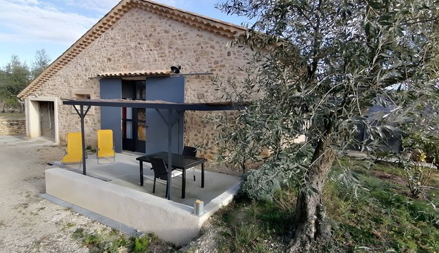 Gîte Apivita – Holiday Home with Pool in Organic Vineyard Setting