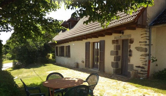 Gite Arpajon-sur-Cère, 2 bedrooms, 4 persons