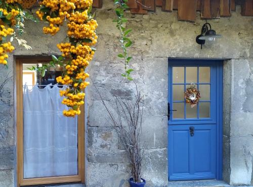 Gite Arthur et Germaine Maisonnette à la campagne avec un grand jardin